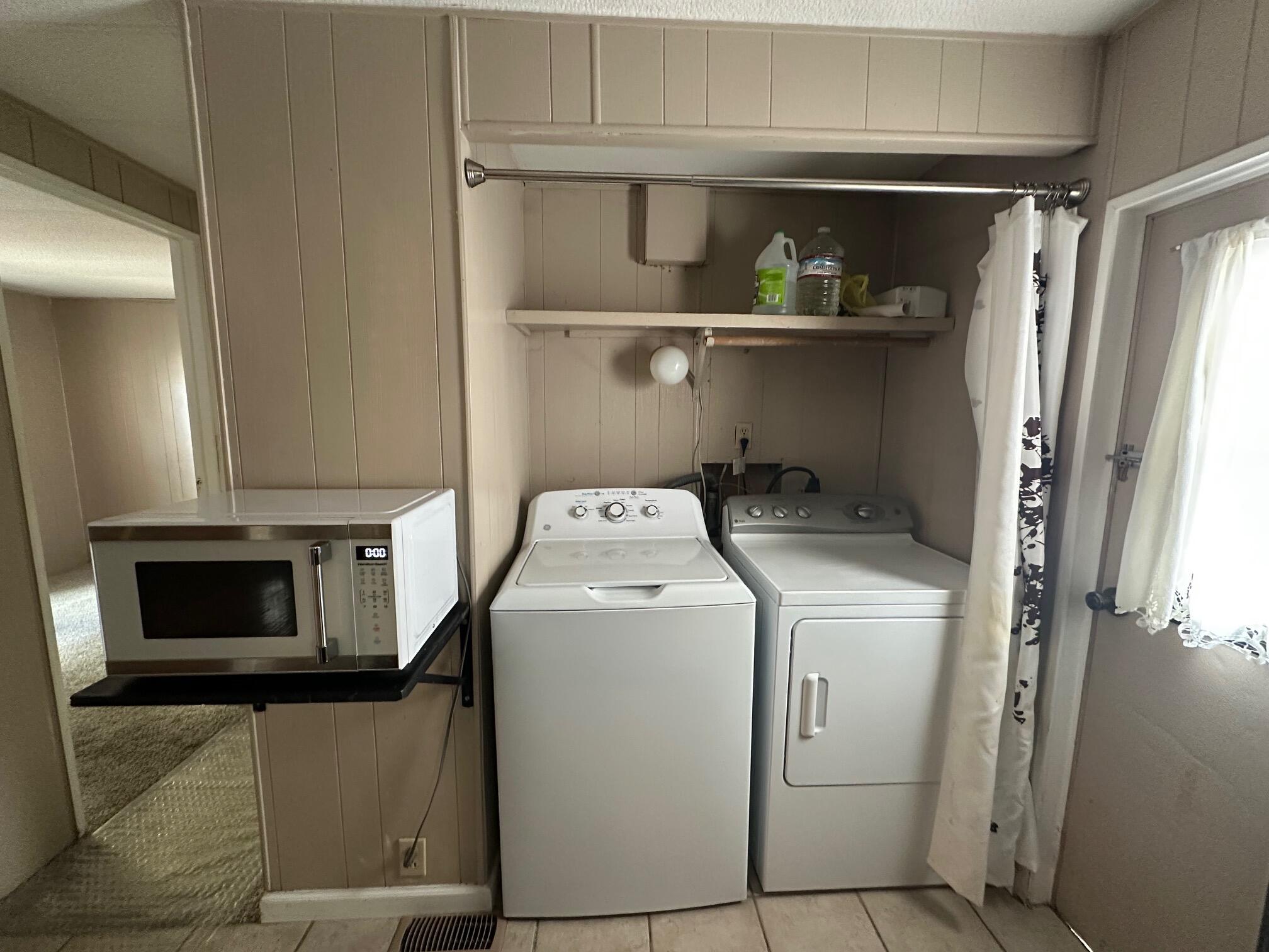 421 Stevens Road, Unit 52 Eagle Point, OR 97524 - Photo 9 of 18 a utility room with dryer and washer