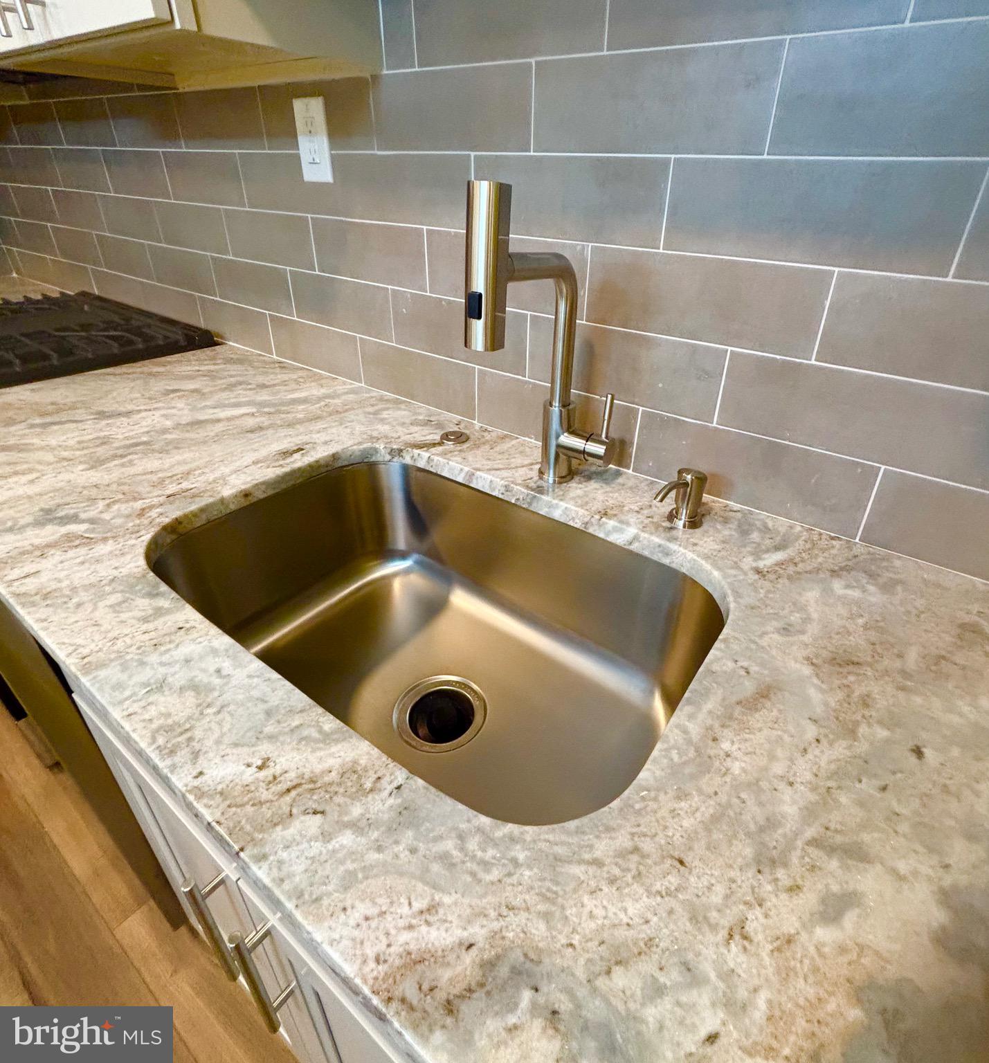 sink/backsplash