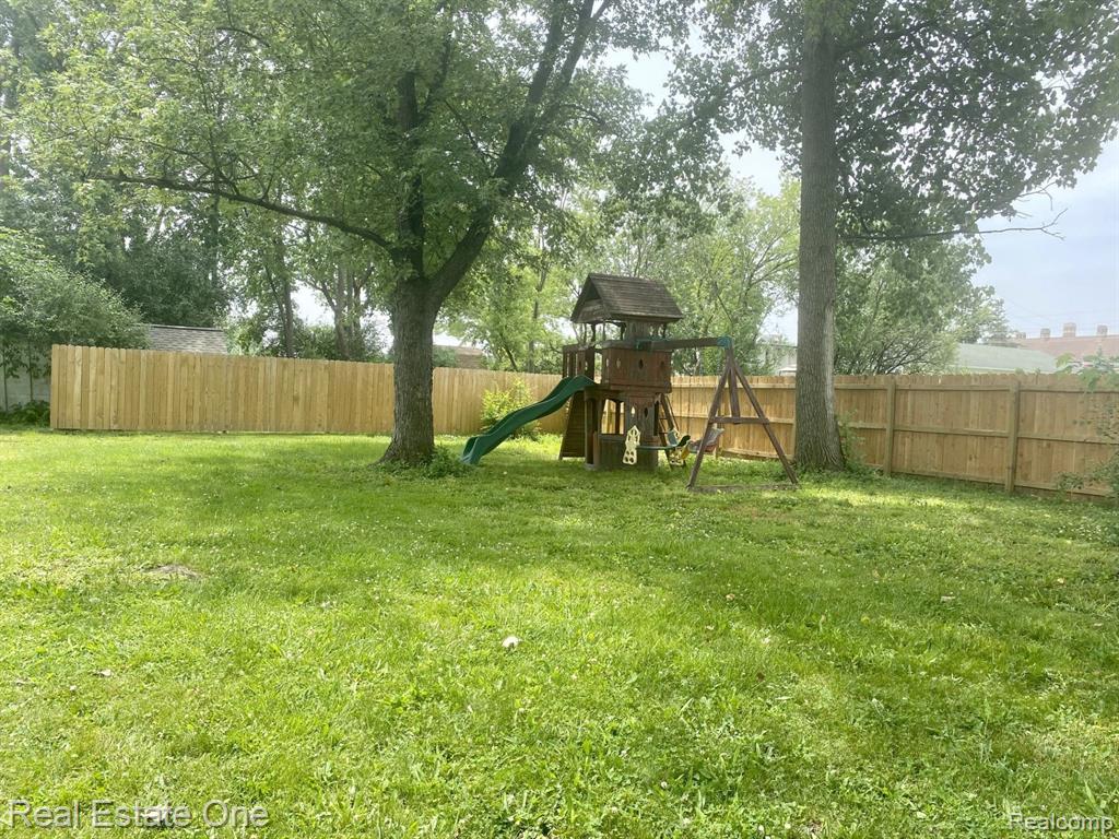947 Grace Avenue Rochester Hills, MI 48307 - Photo 9 of 47
