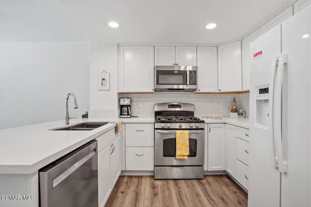 $739,999 | 656 Blue Oak Avenue, Thousand Oaks, CA 91320