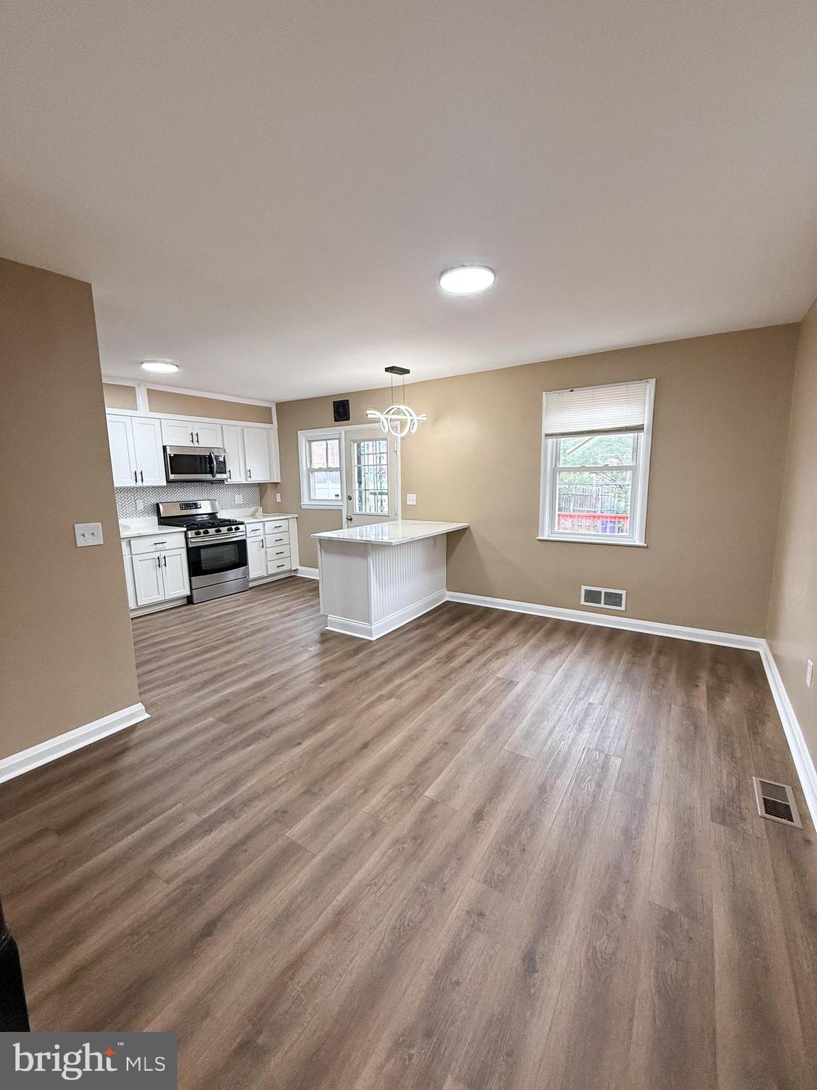 6101 Edlynne Road Baltimore, MD 21239 - Photo 5 of 24