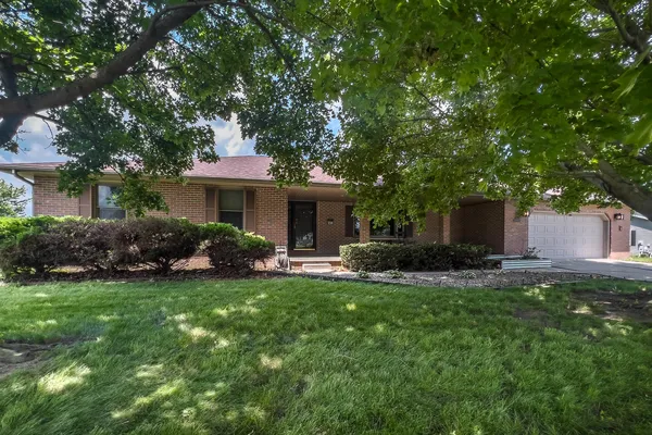 $275,000 | 404 Sunset Drive, Colfax, IL 61728