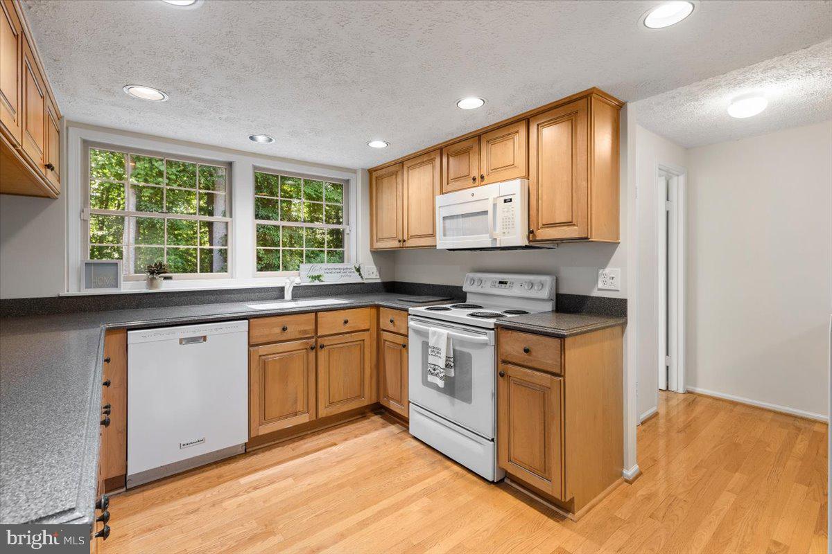 7805 Roundabout Way Springfield, VA 22153 - Photo 15 of 45
