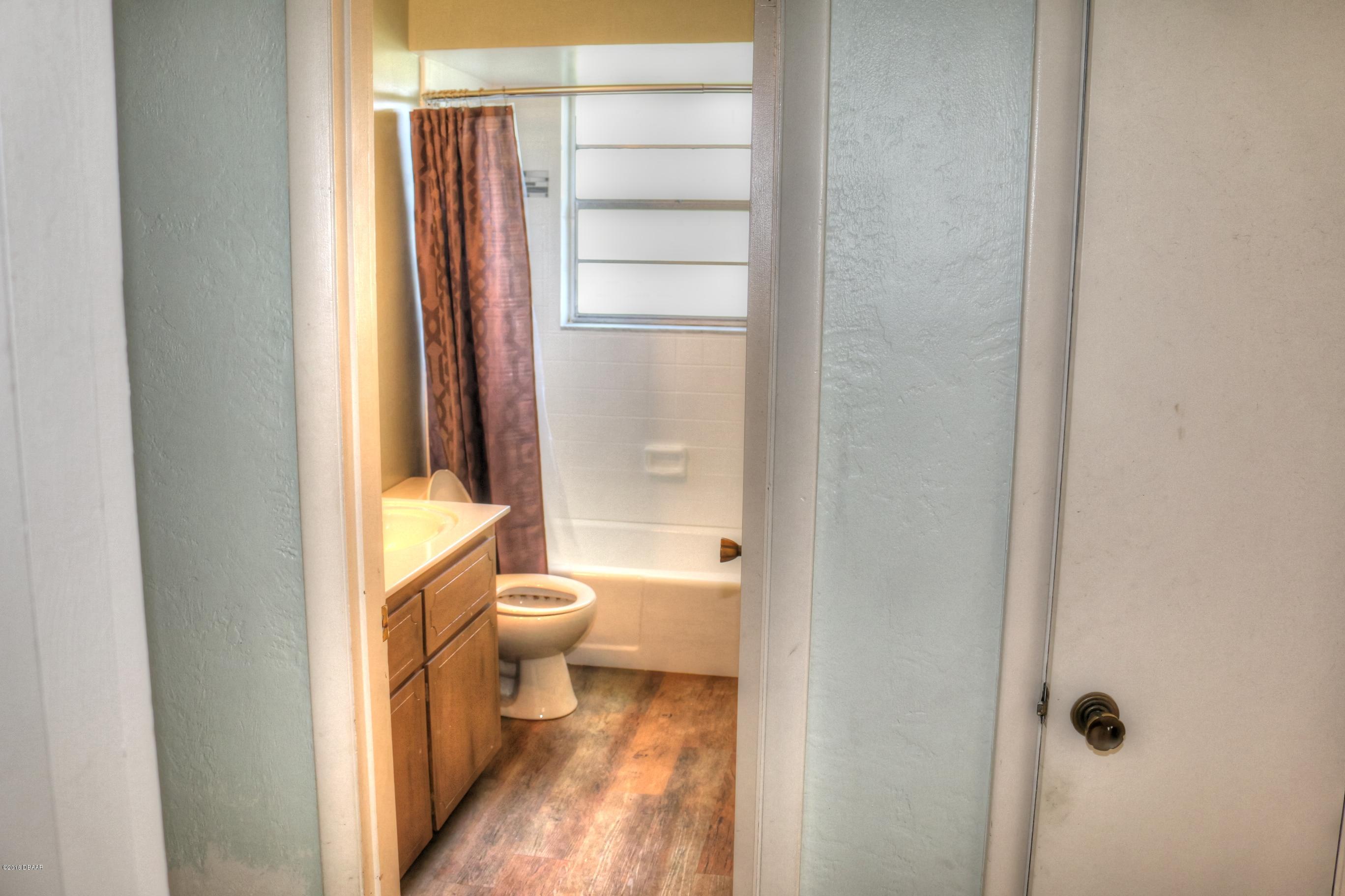 636 Sherman Road South Daytona, FL 32119 - Photo 17 of 23 17Bath__636 Sherman South Daytona Florid