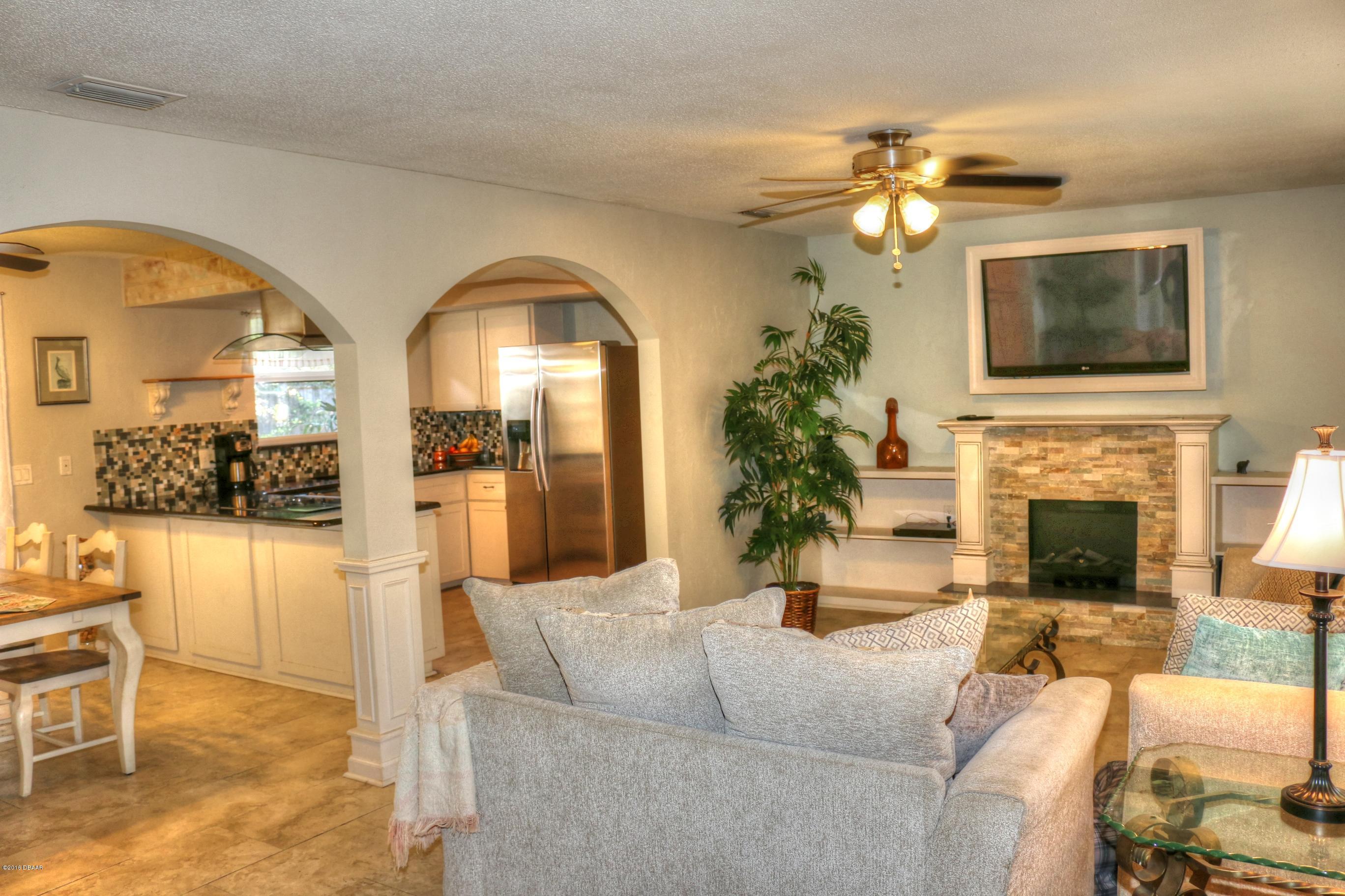 636 Sherman Road South Daytona, FL 32119 - Photo 8 of 23 8Living__636 Sherman South Daytona Flori