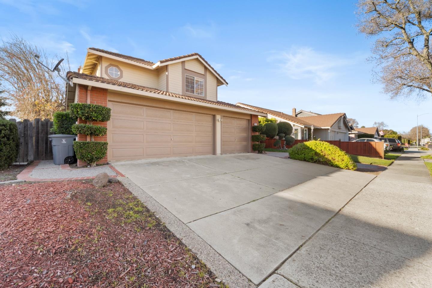 9465 Eagle View Way Gilroy, CA 95020 - Photo 3 of 32