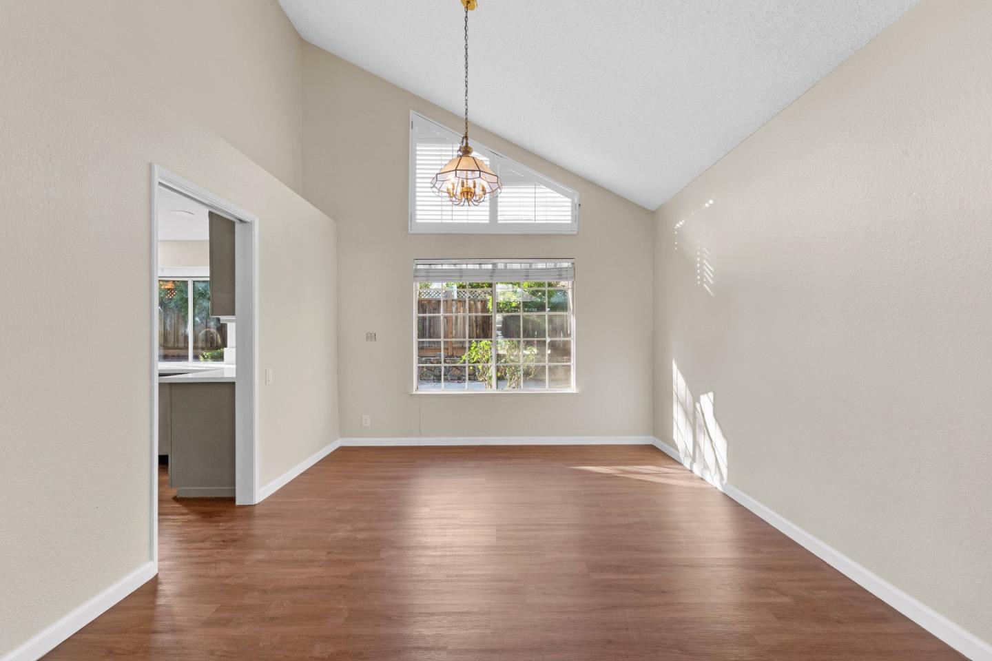 9465 Eagle View Way Gilroy, CA 95020 - Photo 6 of 32