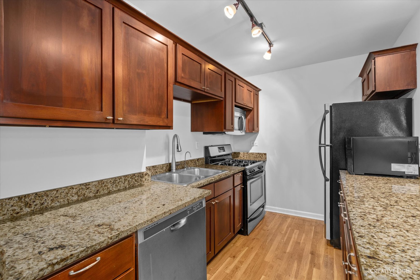 5740 North Ridge Avenue, Unit 2S Chicago, IL 60660 - Photo 4 of 9 Gallery Image 4