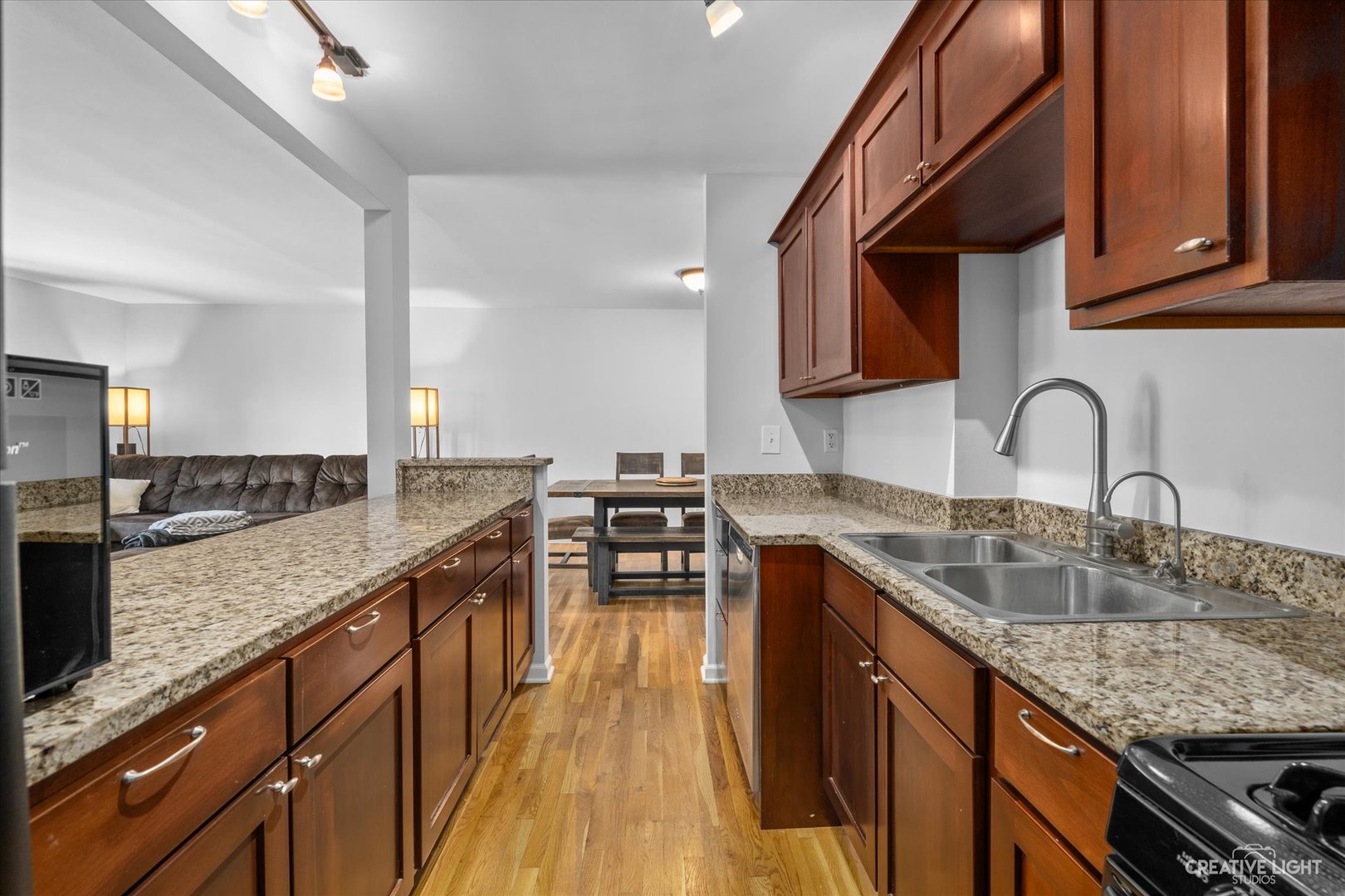 5740 North Ridge Avenue, Unit 2S Chicago, IL 60660 - Photo 5 of 9 Gallery Image 5