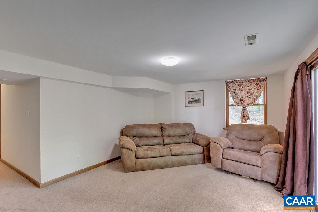 18 Laguna Road Palmyra, VA 22963 - Photo 22 of 34 a living room with furniture and a couch