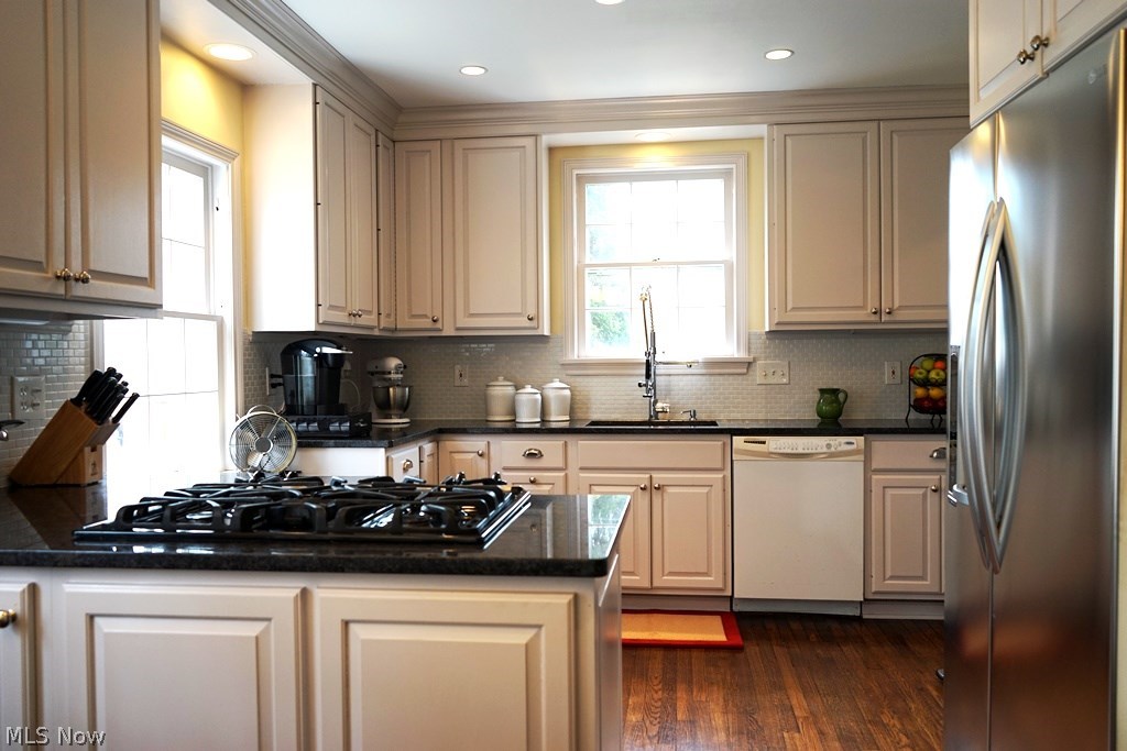 17004 Holbrook Road Cleveland, OH 44120 - Photo 5 of 24 Gallery Image 5