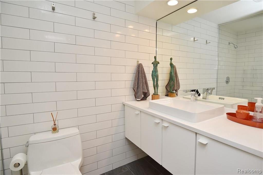 4047 West Maple Road, Unit 103 Bloomfield Hills, MI 48301 - Photo 23 of 26