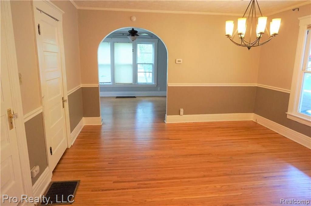 21045 Gill Road Farmington Hills, MI 48335 - Photo 8 of 19