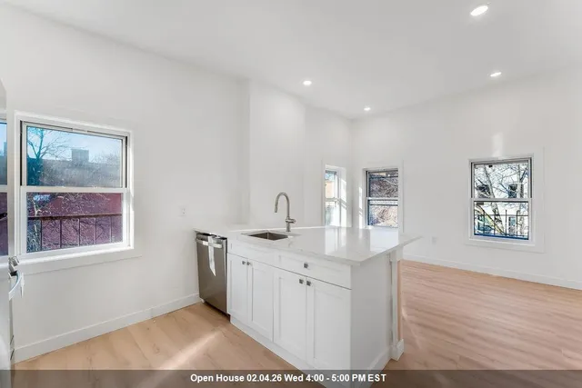 $3,400 | 306 Varick Street, Unit 4, Jersey City, NJ 07302