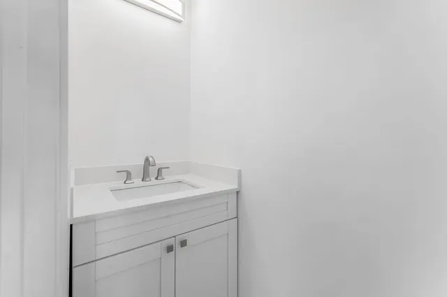 $3,600 | 306 Varick Street, Unit 4, Jersey City, NJ 07302