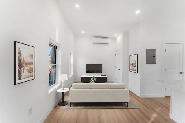 $3,600 | 306 Varick Street, Unit 4, Jersey City, NJ 07302