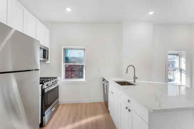 $3,600 | 306 Varick Street, Unit 4, Jersey City, NJ 07302