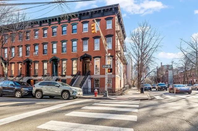 $3,600 | 306 Varick Street, Unit 4, Jersey City, NJ 07302