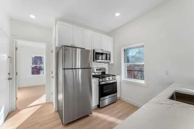$3,600 | 306 Varick Street, Unit 4, Jersey City, NJ 07302