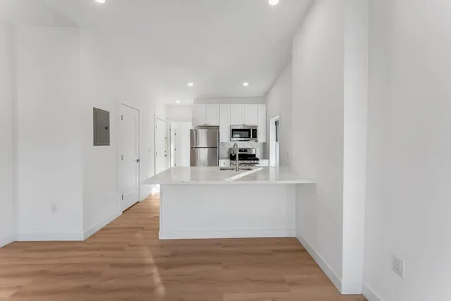 $3,600 | 306 Varick Street, Unit 4, Jersey City, NJ 07302