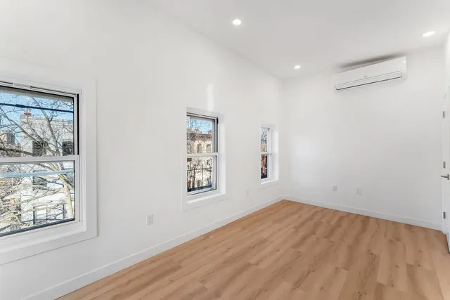 $3,600 | 306 Varick Street, Unit 4, Jersey City, NJ 07302