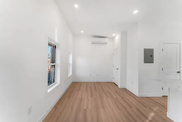 $3,600 | 306 Varick Street, Unit 4, Jersey City, NJ 07302