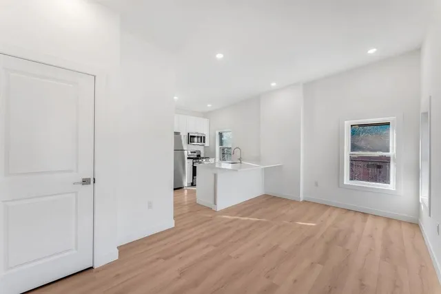 $3,600 | 306 Varick Street, Unit 4, Jersey City, NJ 07302