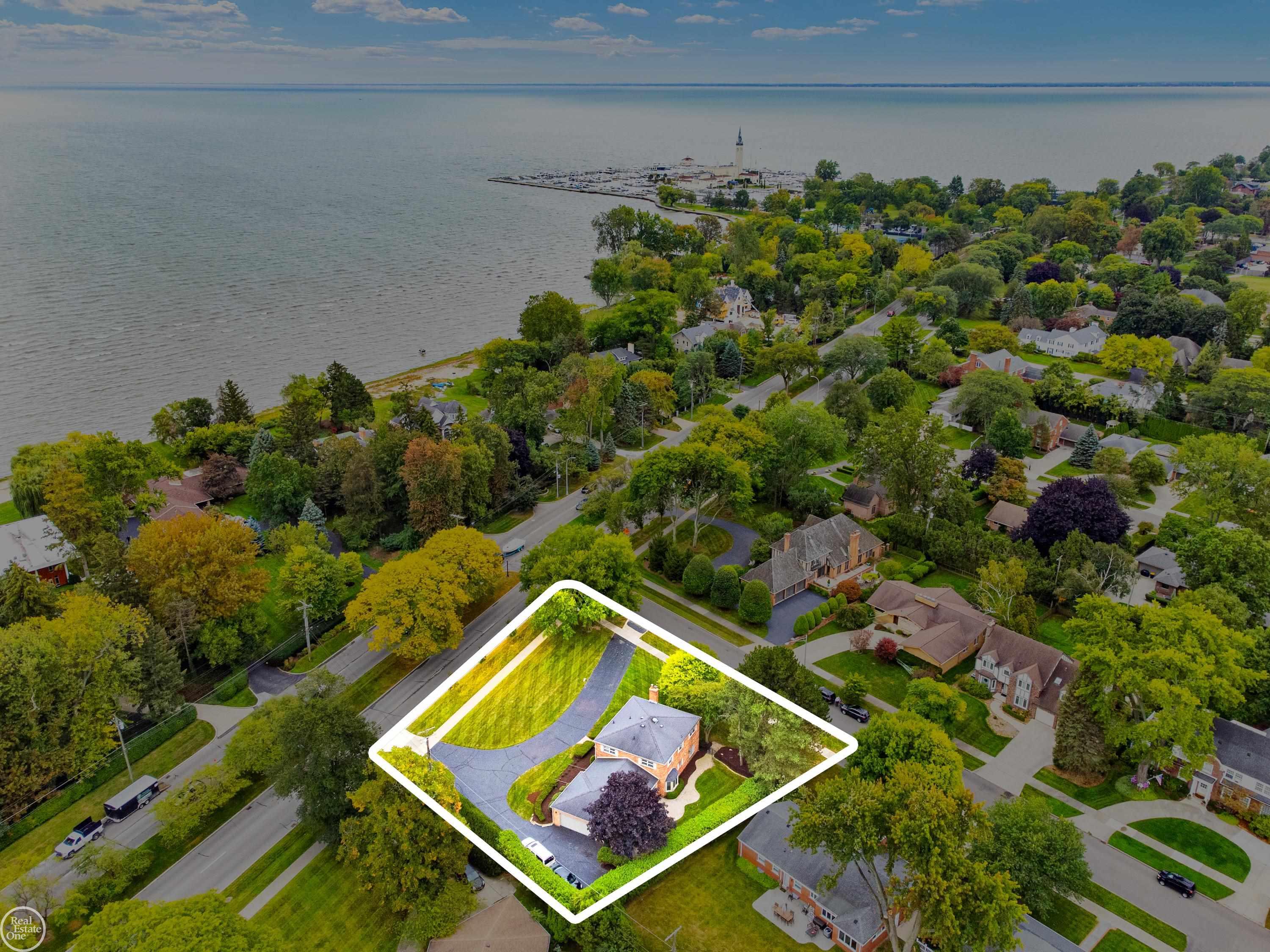869 Lake Shore Road Grosse Pointe, MI 48236 - Photo 4 of 49 50123696-3.JPG