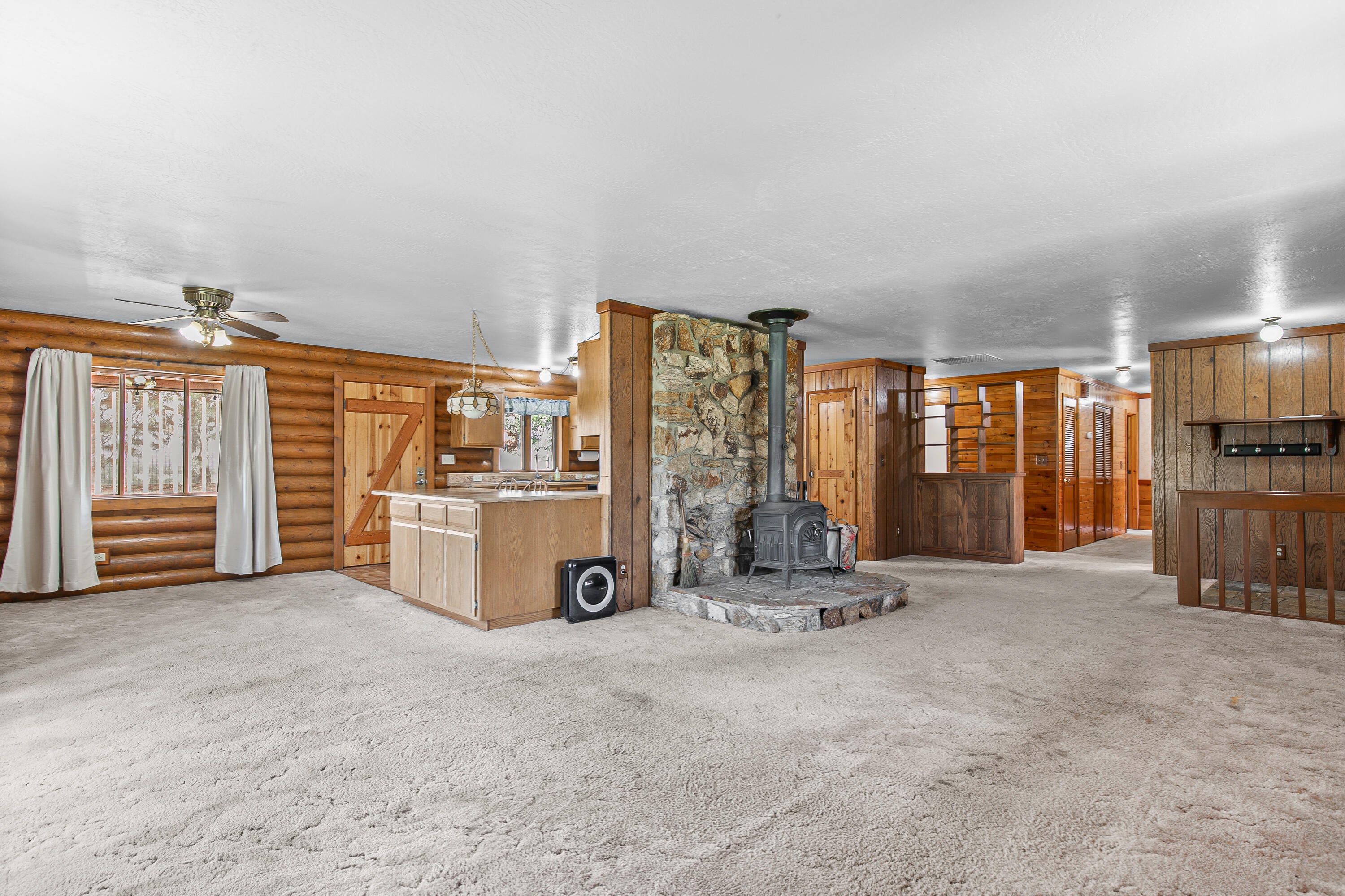 11597 Corp Ranch Road Ashland, OR 97520 - Photo 10 of 57 Open living space