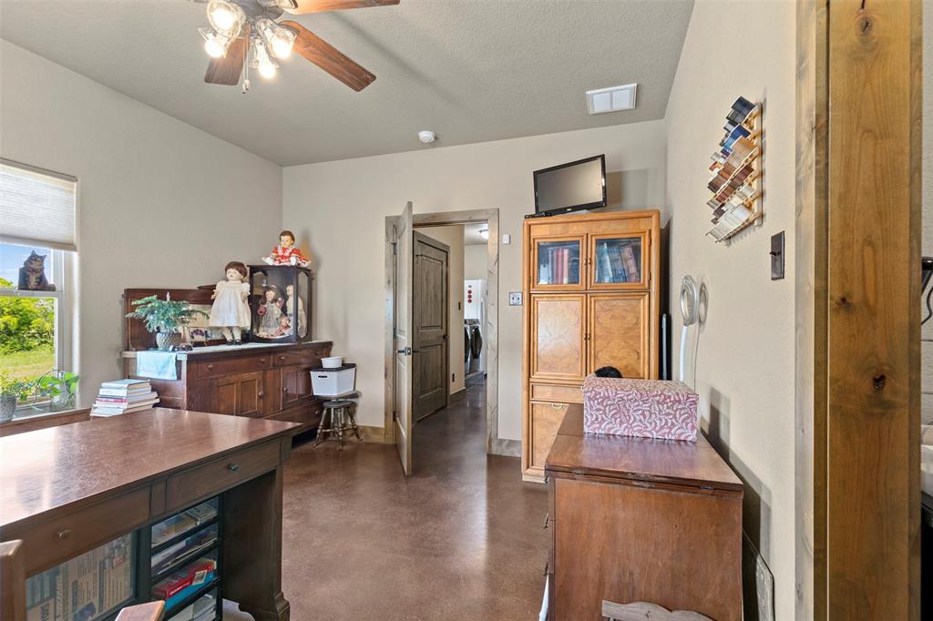 5555 Wright Road Sherman, TX 75092 - Photo 24 of 40 a living room with furniture and a table