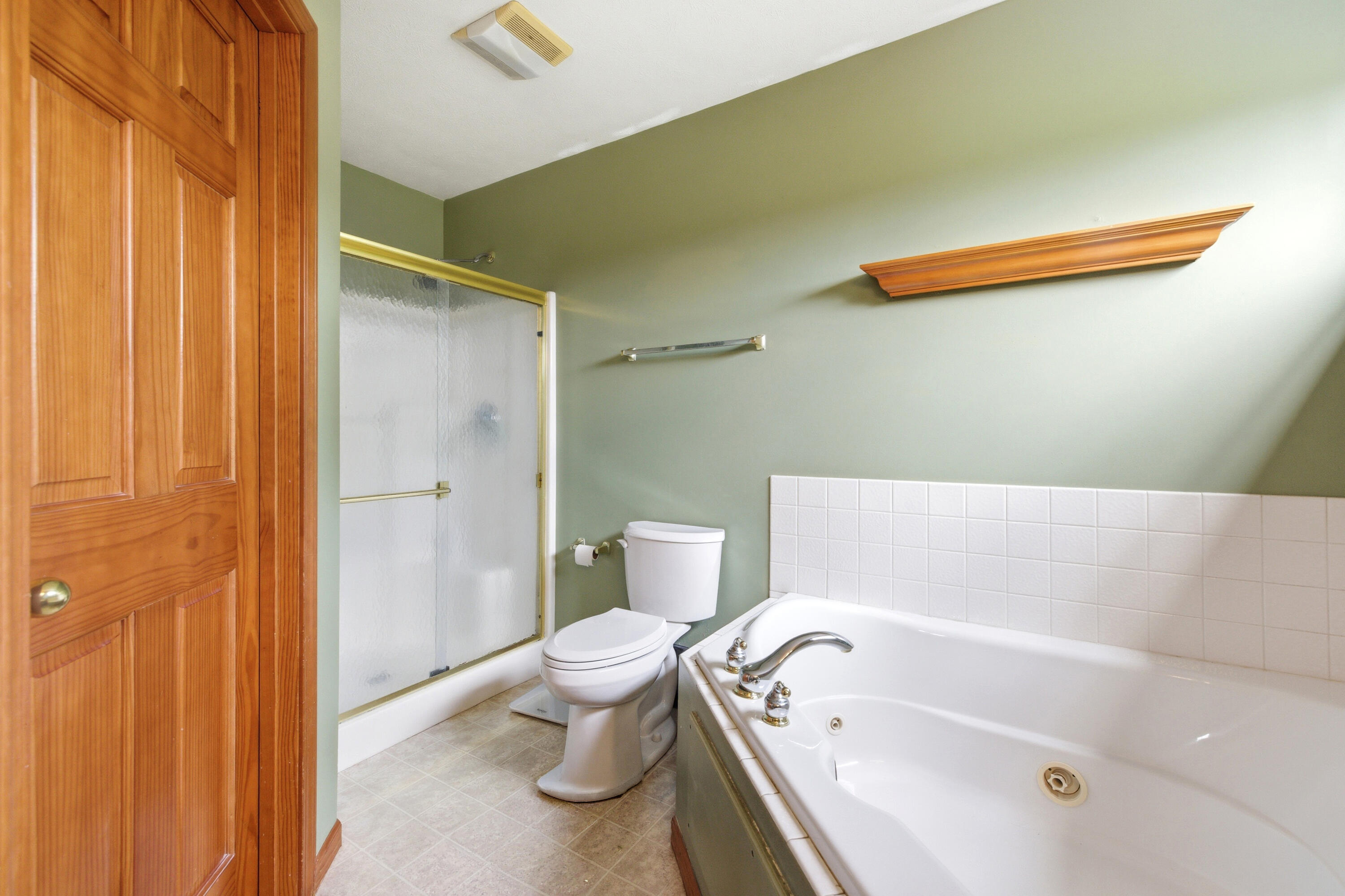 11226 Snow Road Bridgman, MI 49106 - Photo 21 of 39 Primary bath