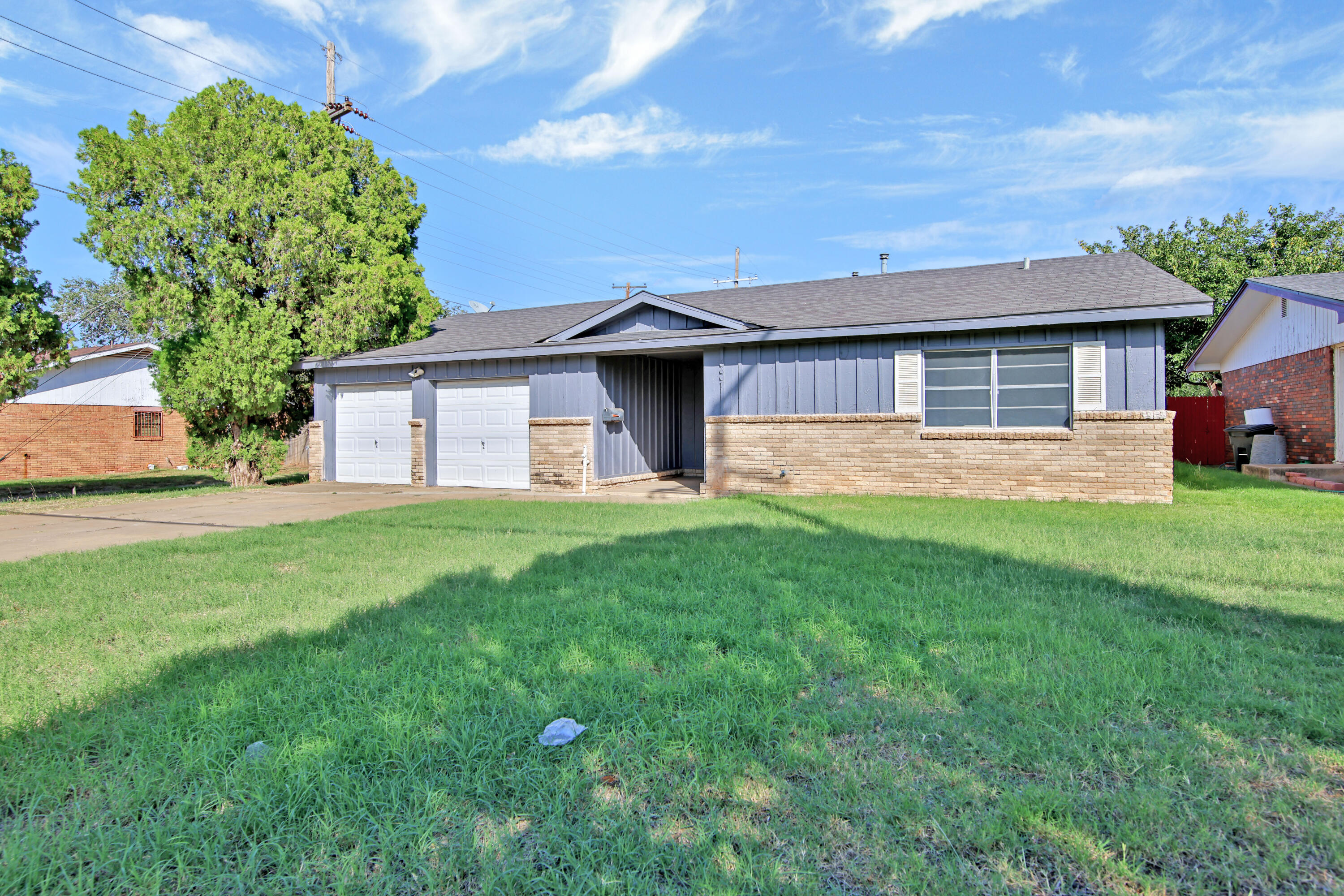 6607 Avenue U Lubbock, TX 79412 - Photo 2 of 25 a front view of a house with a garden