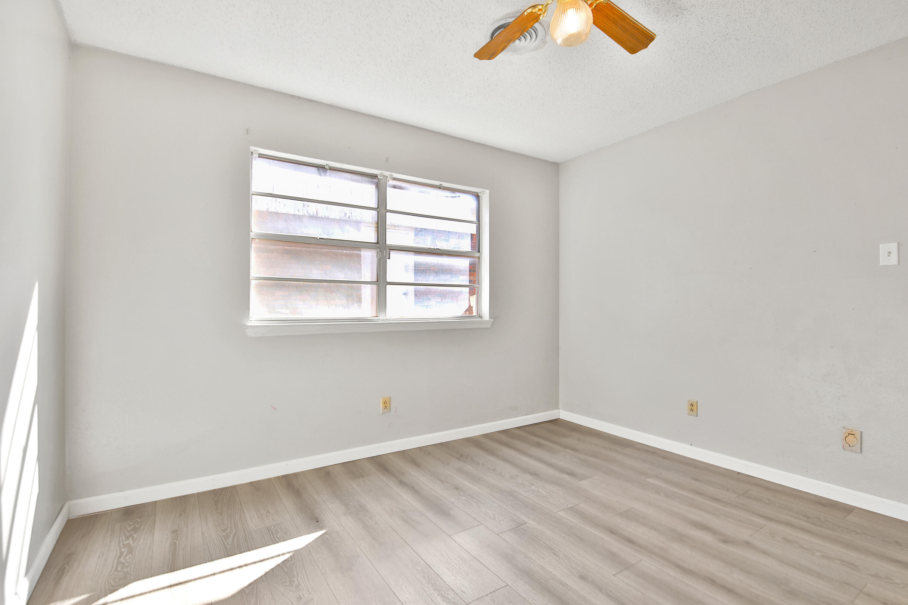 6607 Avenue U Lubbock, TX 79412 - Photo 21 of 25 an empty room with a window