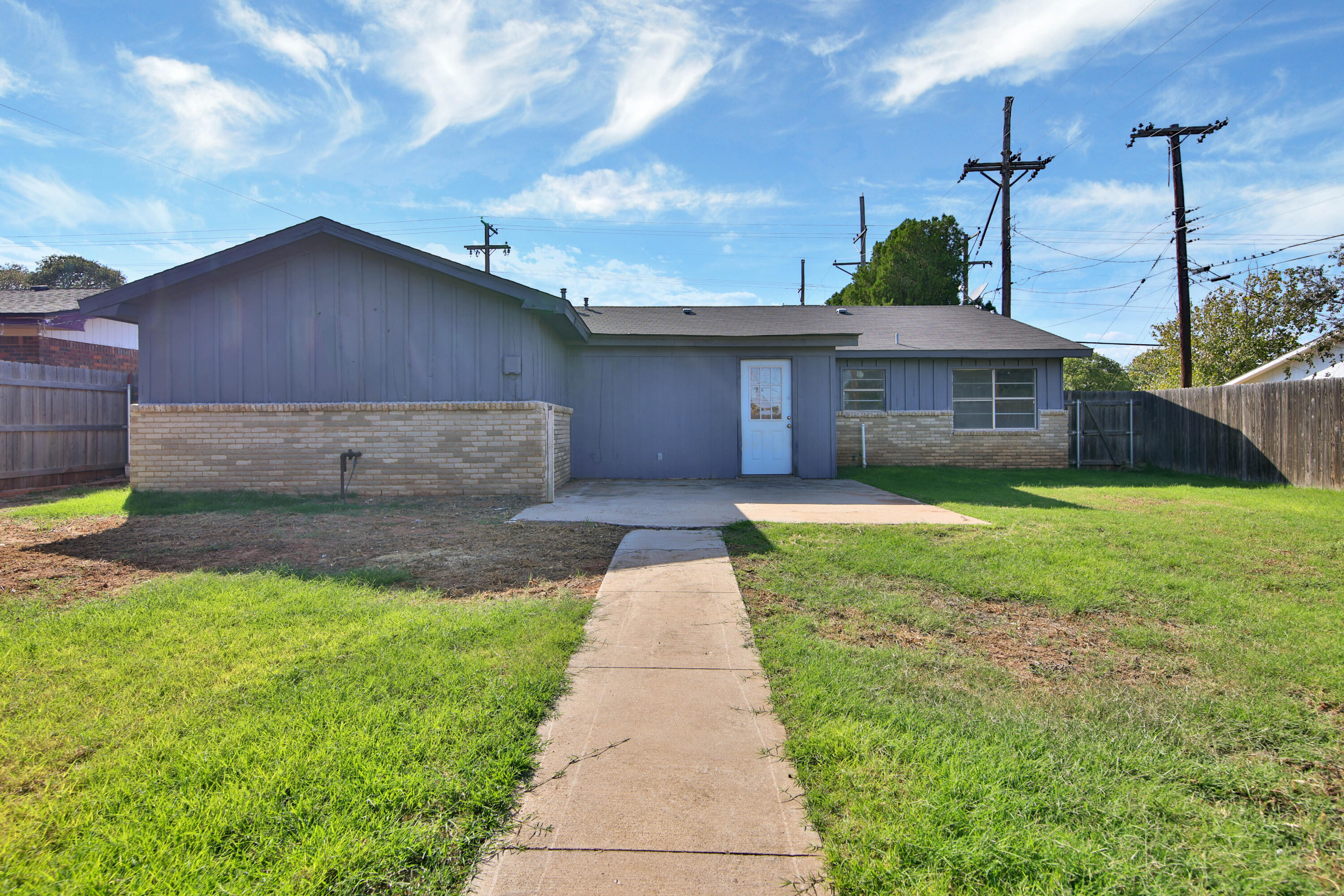 6607 Avenue U Lubbock, TX 79412 - Photo 24 of 25 a front view of a house with a yard and garage
