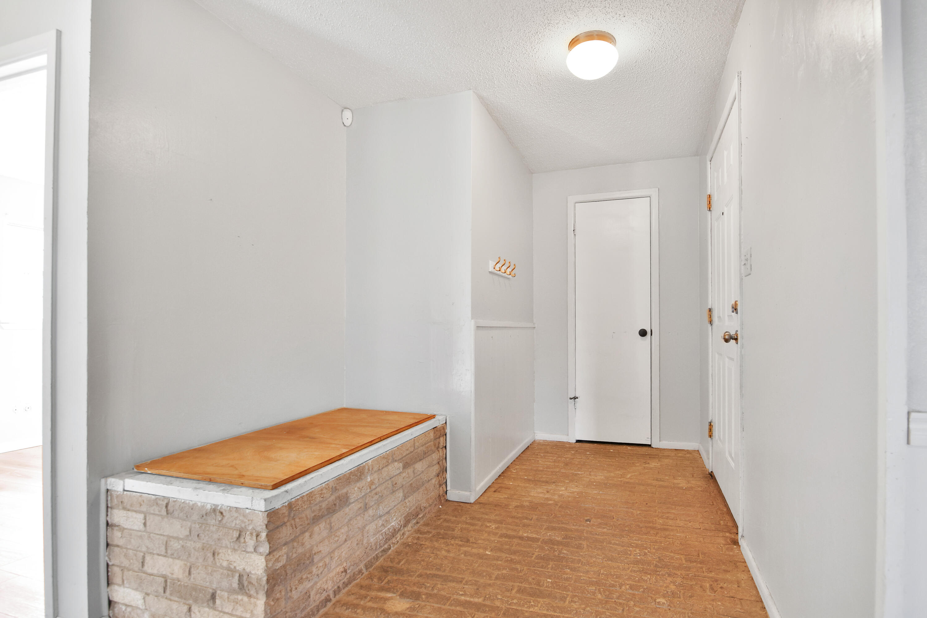 6607 Avenue U Lubbock, TX 79412 - Photo 4 of 25 a room with a bed and a lamp