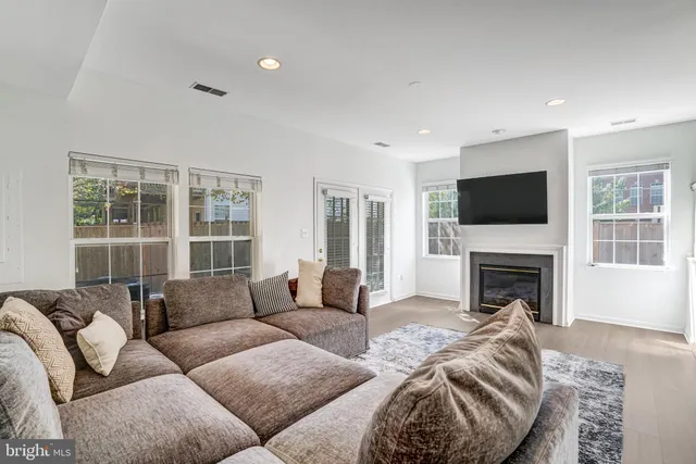 $3,450 | 8535 Wyngate Manor Court, Alexandria, VA 22309