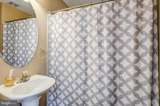 $3,450 | 8535 Wyngate Manor Court, Alexandria, VA 22309