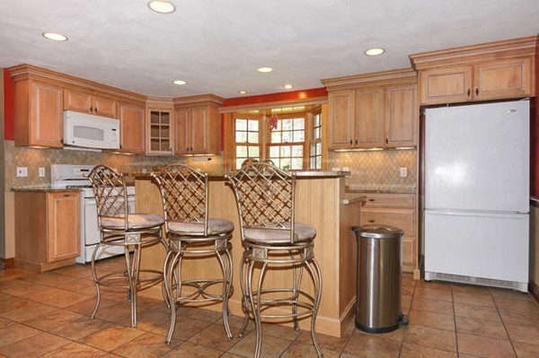 125 Lincoln Road Walpole, MA 02081 - Photo 2 of 26 Gallery Image 2