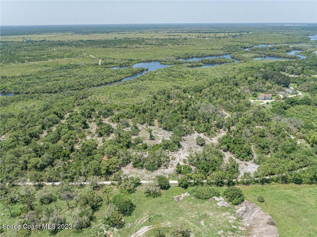 10995 Roseland Road Sebastian, FL 32958 - Photo 18 of 35 a view of a field with an ocean view