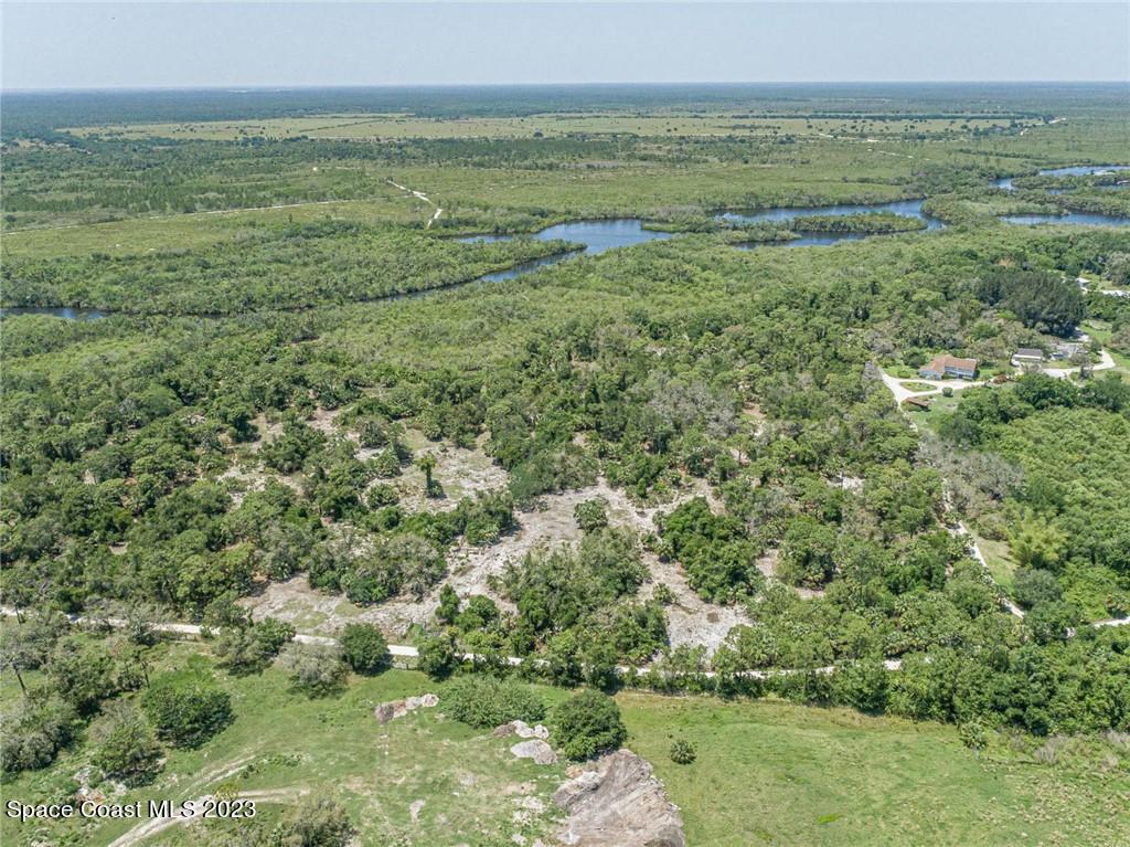 10995 Roseland Road Sebastian, FL 32958 - Photo 22 of 35 a view of a field with an ocean view