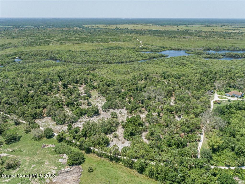 10995 Roseland Road Sebastian, FL 32958 - Photo 24 of 35 a view of a field with an ocean