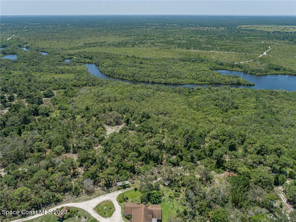 10995 Roseland Road Sebastian, FL 32958 - Photo 4 of 35 a view of a field with an ocean view