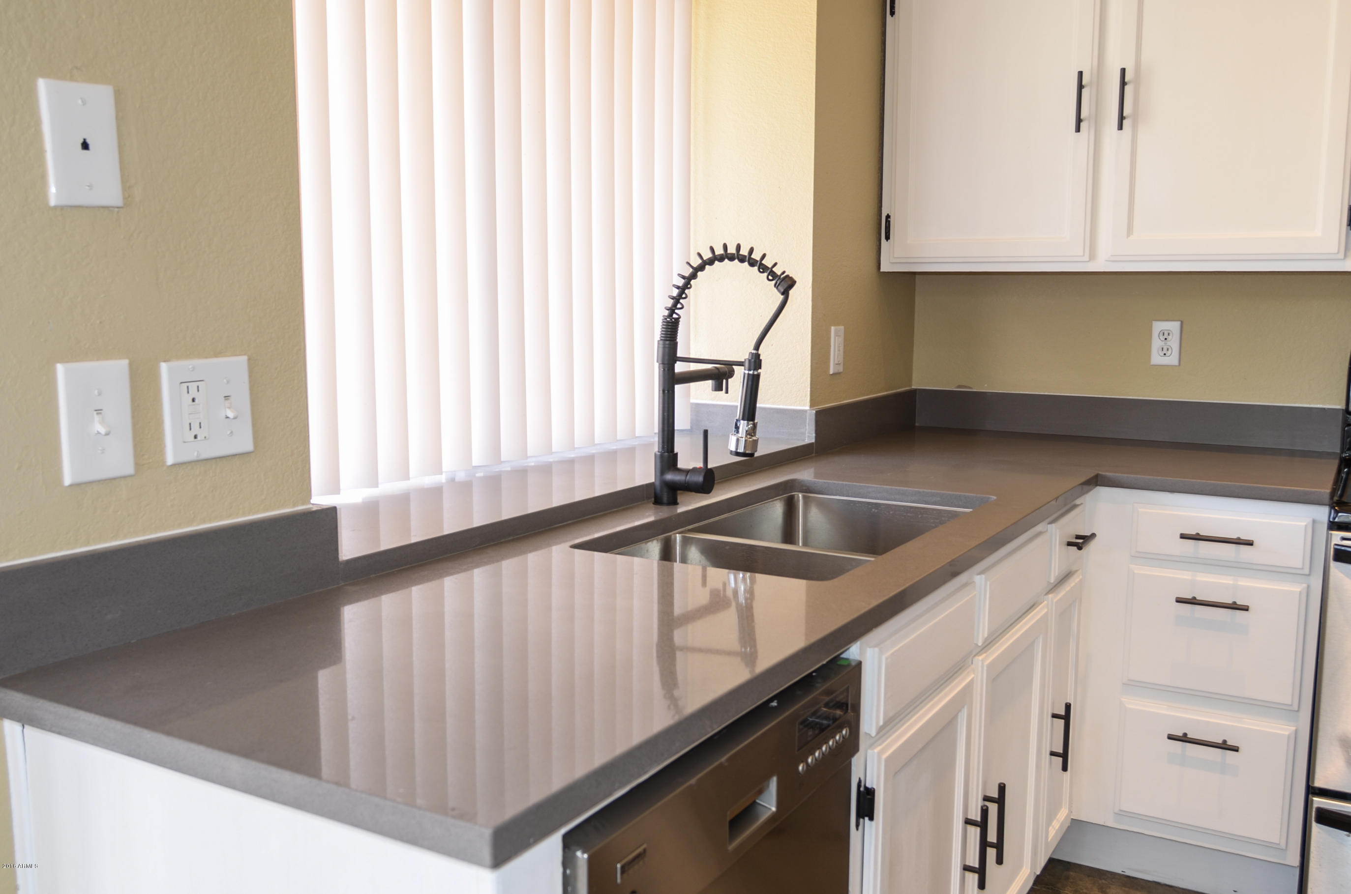 65 West El Freda Road Tempe, AZ 85284 - Photo 3 of 31 65 w El Freda