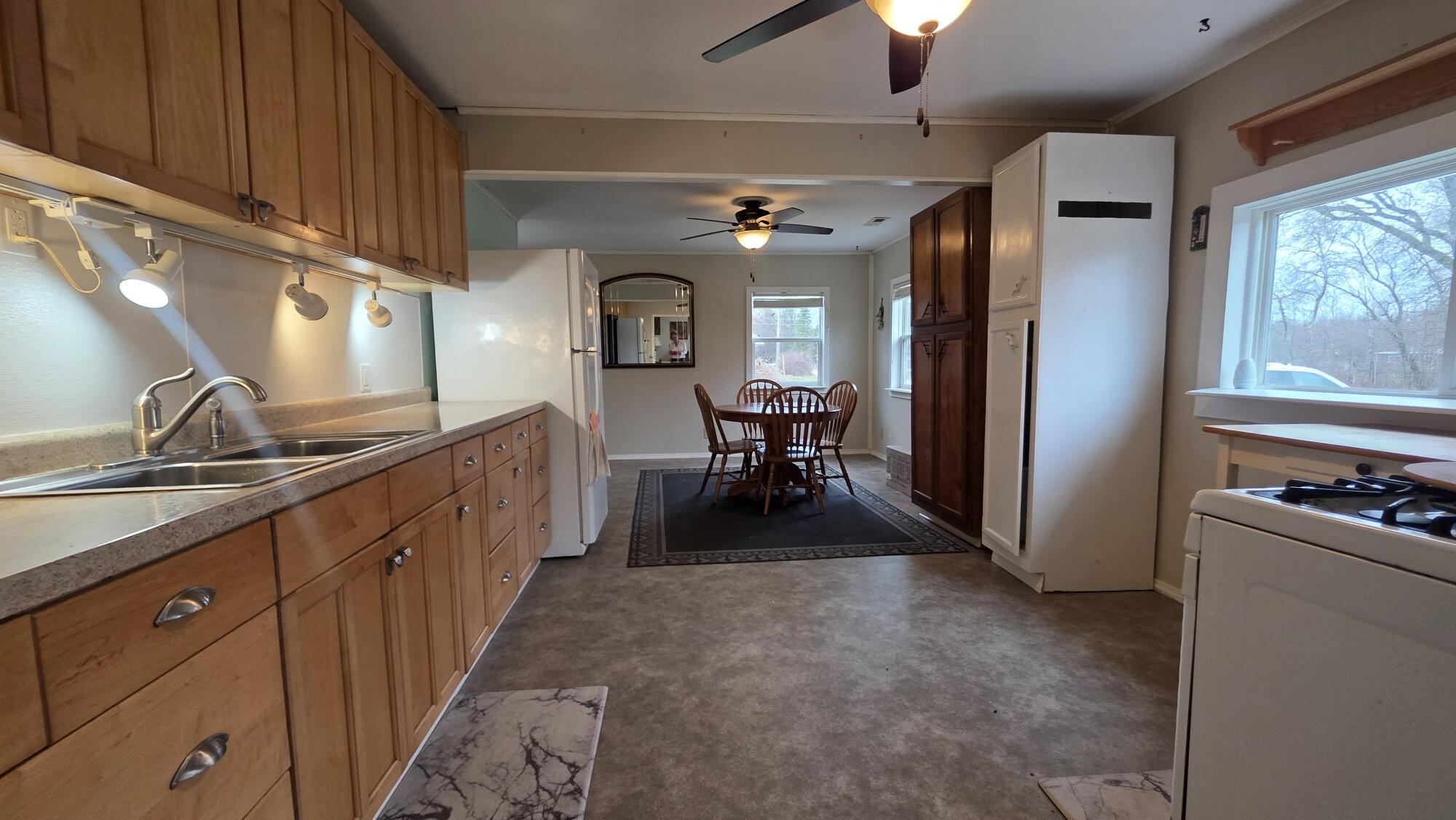 14 5th Street Morley, MI 49336 - Photo 11 of 32 15
