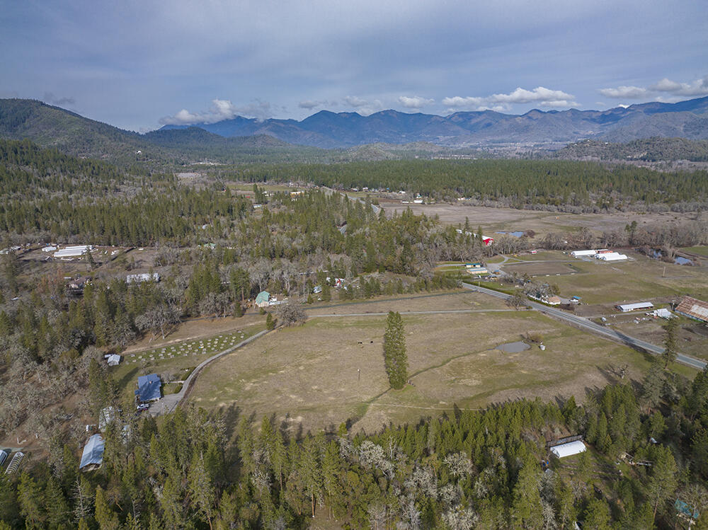 16500 Water Gap Road Williams, OR 97544 - Photo 47 of 51 57