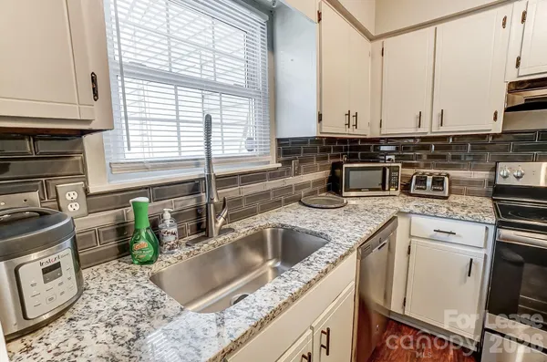 $2,400 | 8518 Castle Pine Court, Charlotte, NC 28226