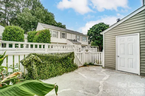 $2,400 | 8518 Castle Pine Court, Charlotte, NC 28226