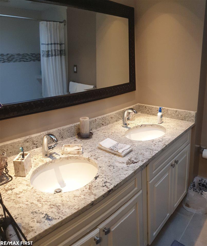 2297 Bunker Hill Road Rochester, MI 48309 - Photo 9 of 23 50029715-8.JPG