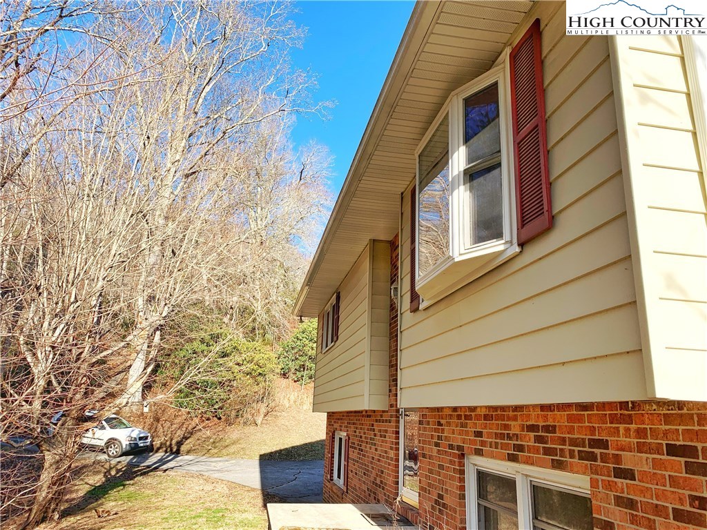 1079 White Oak Road Boone, NC 28607 - Photo 2 of 18 Gallery Image 2