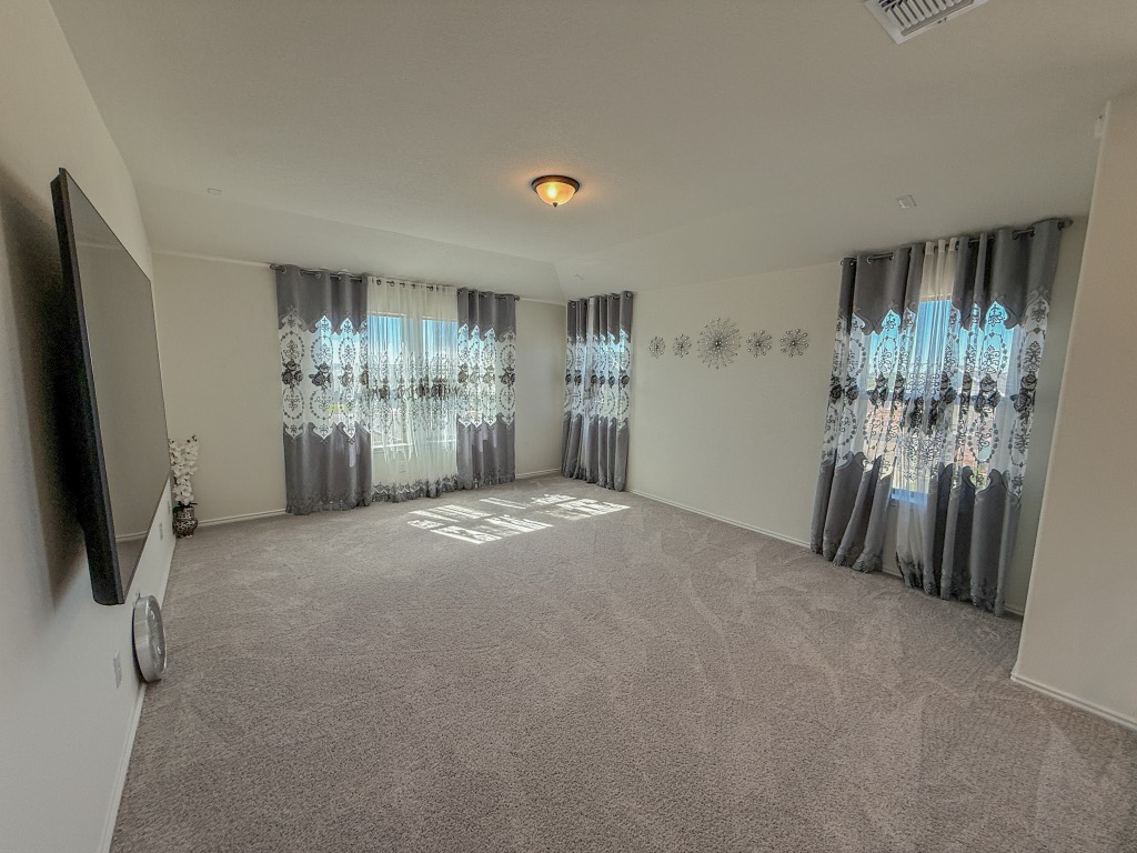 121 Outlaw Drive Jarrell, TX 76537 - Photo 20 of 32 a view of livingroom with hardwood floor and ceiling fan